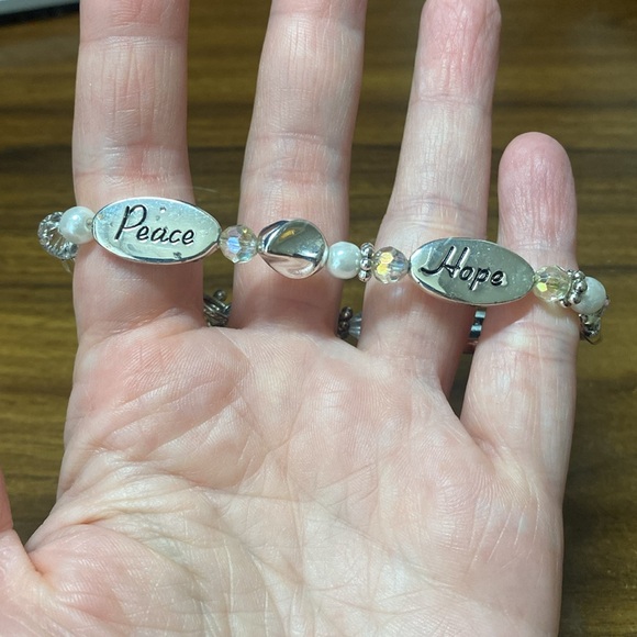 Silver Peace Hope & Serenity Bracelet With Heart Charm And Toggle Clasp - Picture 3 of 4